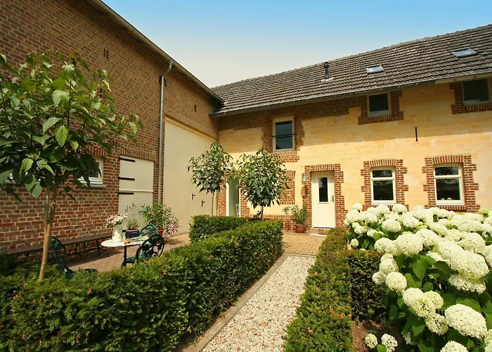 Lovely In With Forest Nearby Сasa de vacaciones