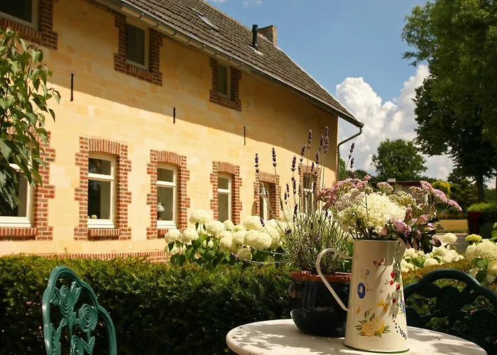 Сasa de vacaciones Lovely In With Forest Nearby Wijlre