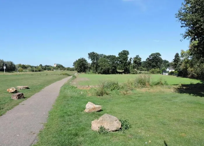 Сasa de vacaciones Lovely In With Forest Nearby Wijlre