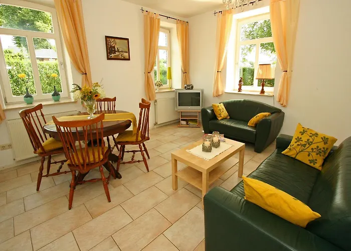 Сasa de vacaciones Lovely In With Forest Nearby Wijlre