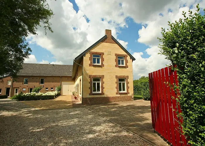 Сasa de vacaciones Lovely In With Forest Nearby