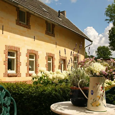 Casa vacanze Lovely In With Forest Nearby Wijlre